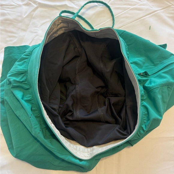 Lululemon Atletica | License to Train Lined Green Athletic Shorts - S - Picture 3 of 4